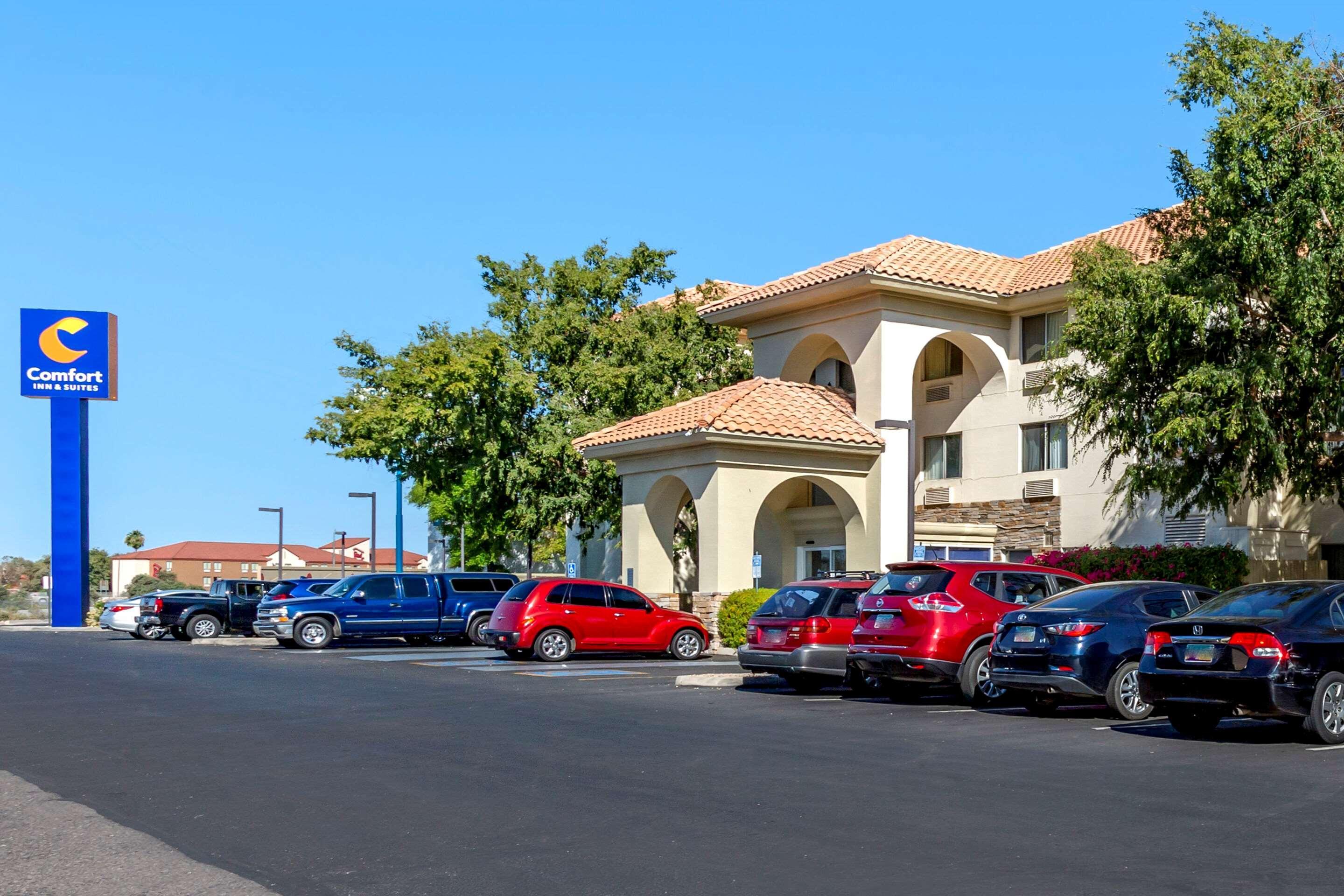 Comfort Inn & Suites Phoenix North - Deer Valley Exterior photo