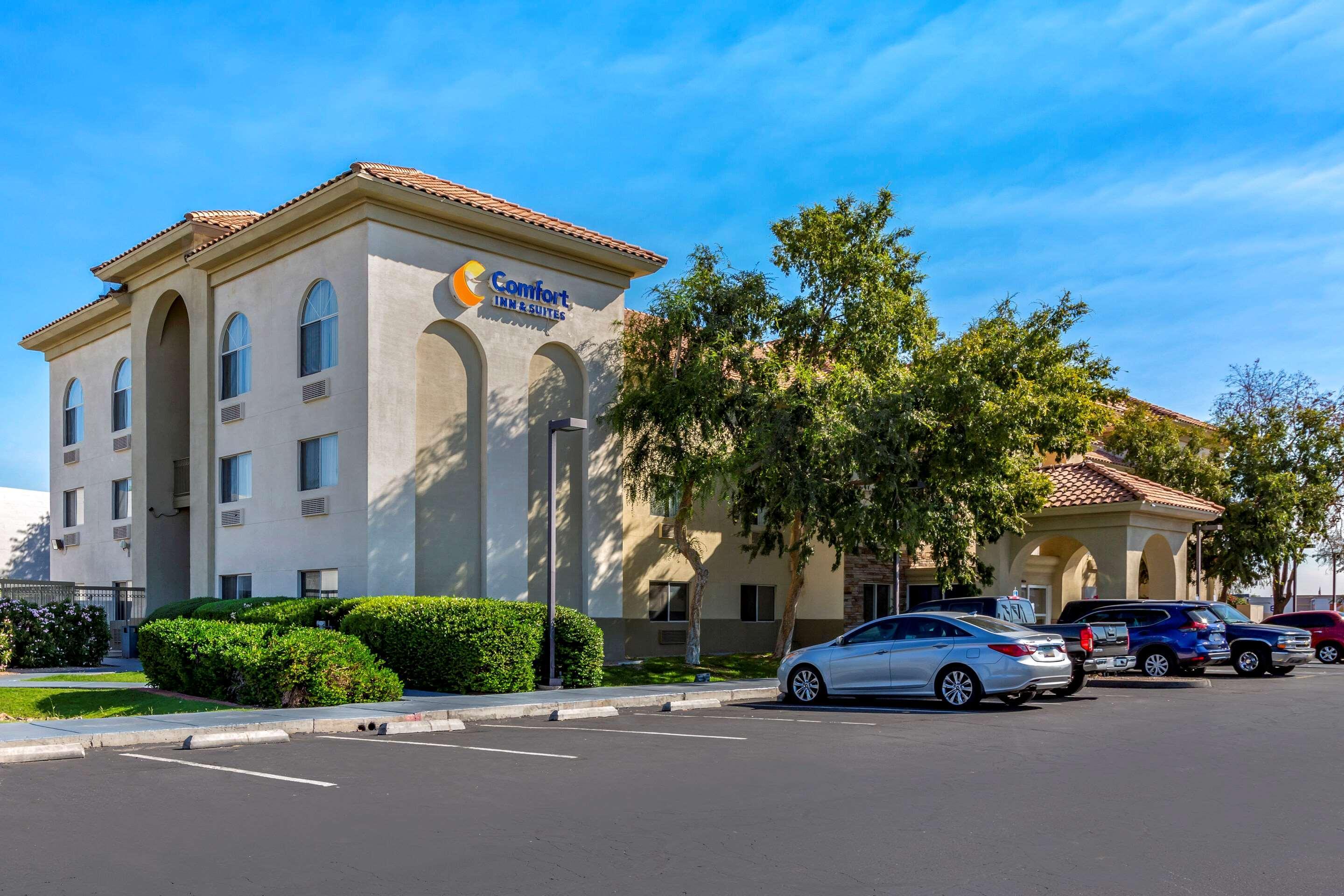 Comfort Inn & Suites Phoenix North - Deer Valley Exterior photo